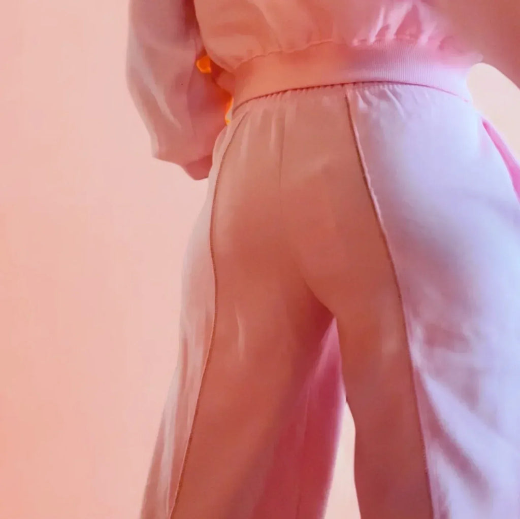 Tuta Nuvola Rosa - Felpa Crop e Pantaloni con Strass e Uncinetto - Légèreté 🎈by SA